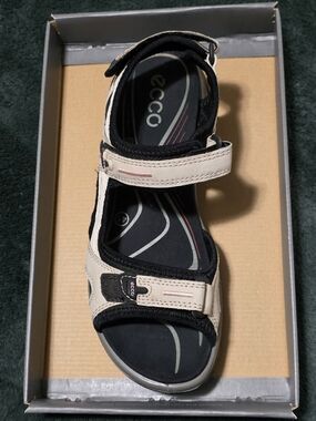 ECCO OFFROAD Beige and Black Adjustable Strap Sandals